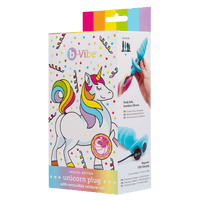 Värisevä anaalitappi värikkäällä hännällä